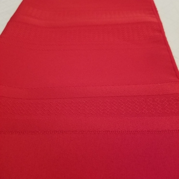 Set Of 8 Red On Red Napkins 17 X 18 Inches - Picture 3 of 5
